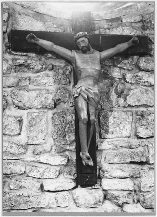 satue : Christ en croix