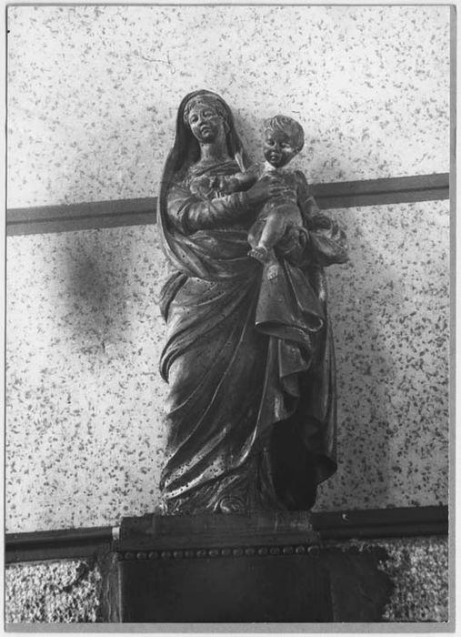 statue : Vierge à l'Enfant