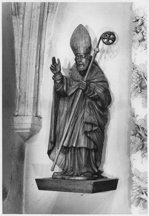 statue : saint évêque