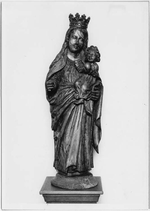 statue : Vierge à l'Enfant couronnée