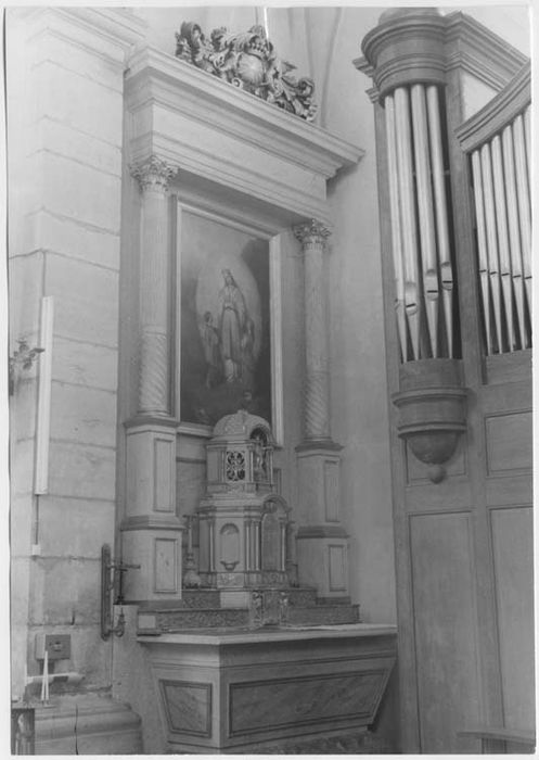 autel secondaire, gradin d'autel, tabernacle, reliquaire-monstrance, retable