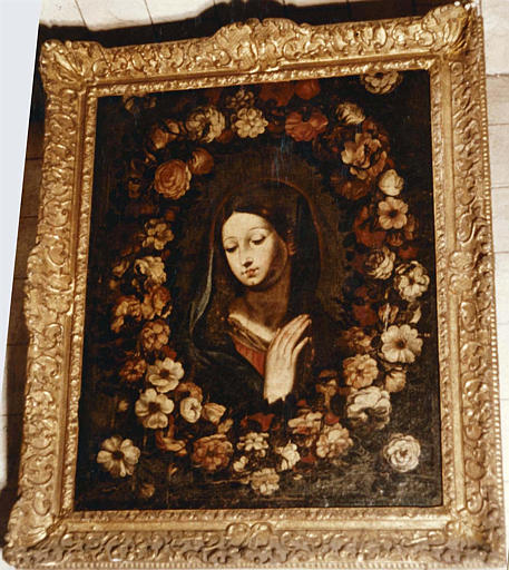 Tableau, cadre : 'La Vierge', en buste dans une couronne de fleurs, huile sur toile dans un cadre en bois sculpté de rinceaux et doré - © Ministère de la Culture (France), Médiathèque du patrimoine et de la photographie (objets mobiliers), tous droits réservés