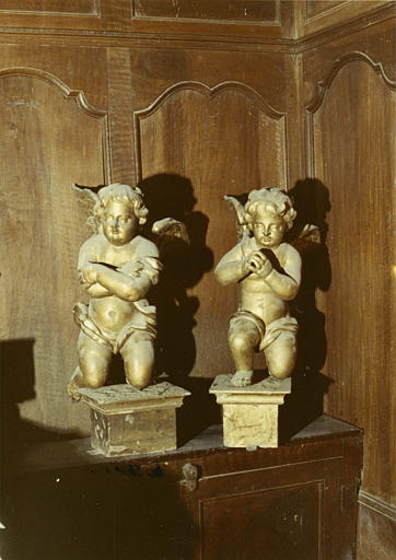 Statues (2) : paire d'angelots agenouillés, bois sculpté, doré - © Ministère de la Culture (France), Médiathèque du patrimoine et de la photographie (objets mobiliers), tous droits réservés