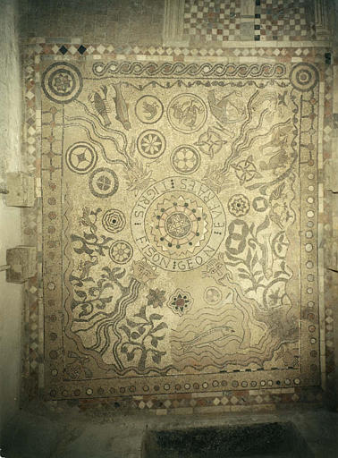 Mosaïque gallo-romaine représentant les 4 fleuves du Paradis, des poissons, des crustacées et des algues