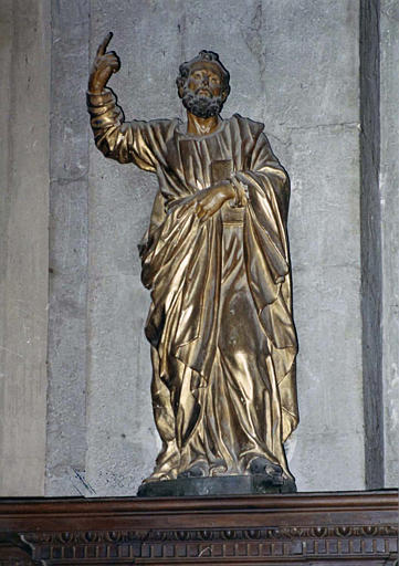 Statue d'un apôtre barbu tenant un livre sous son bras gauche tandis qu'il lève son index droit en signe de prédication , bois sculpté, peint, doré - © Ministère de la Culture (France), Médiathèque du patrimoine et de la photographie (objets mobiliers), tous droits réservés