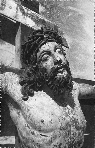 Statue : 'Christ en croix', détail du visage, de trois quart, bois sculpté, peint