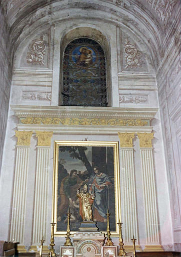 Chapelle latérale sud, peinture monumentale représentant un retable, des caissons et des éléments sculptés en trompe l'oeil