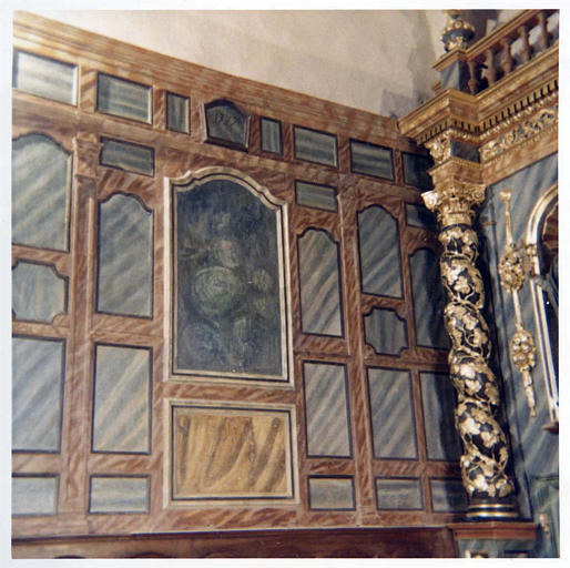 Lambris de revêtement, bois taillé, peint