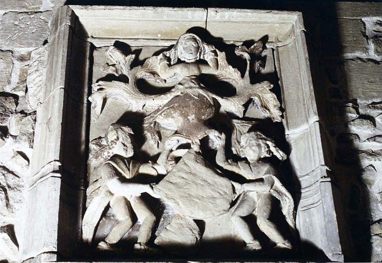 Bas-relief : armoiries, pierre sculptée