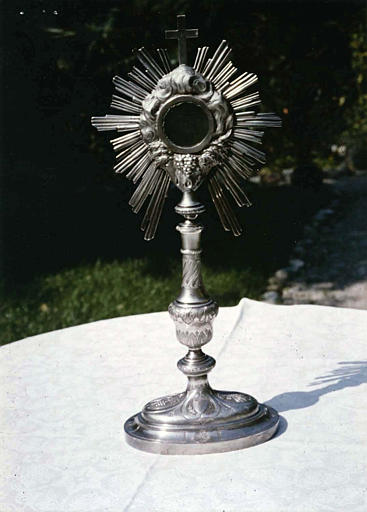 Ostensoir-soleil en argent orné de grappes de raisin, épis de blé, palmettes et feuilles d'acanthe - © Ministère de la Culture (France), Médiathèque du patrimoine et de la photographie (objets mobiliers), tous droits réservés