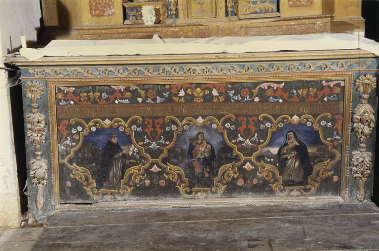 Antependium peint d'arabesques, de rinceaux et de l'institution du Rosaire - © Ministère de la Culture (France), Médiathèque du patrimoine et de la photographie (objets mobiliers), tous droits réservés