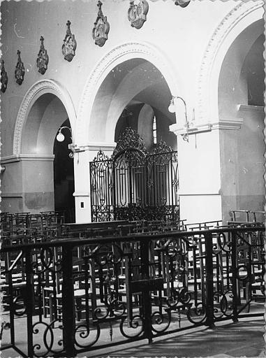 Clôture de chapelle : grille basse en fer forgé de la chapelle Saint-Nicolas, fer forgé - © Ministère de la Culture (France), Médiathèque du patrimoine et de la photographie (objets mobiliers), tous droits réservés