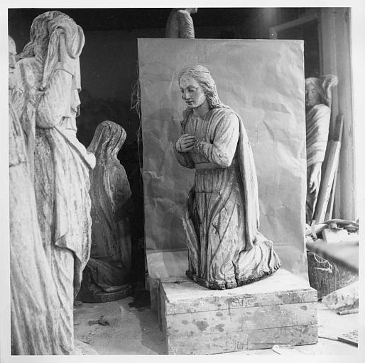 Statue : 'Sainte Marie-Madeleine', bois sculpté, peint