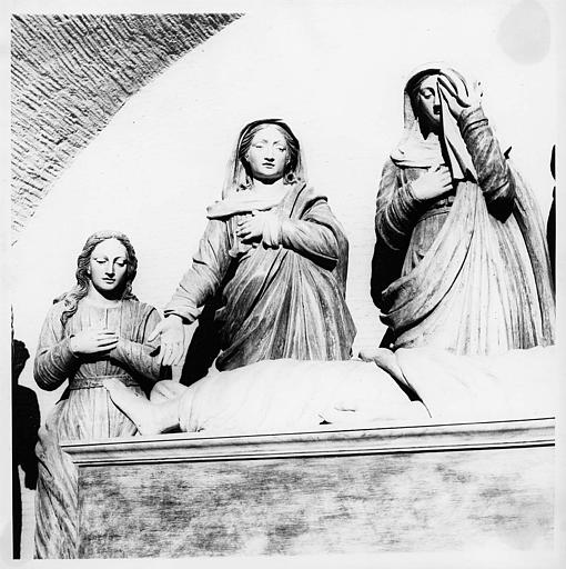 Statues (2) : Marie-Madeleine, la Vierge et la sainte femme debout, éléments de la mise au tombeau, bois sculpté