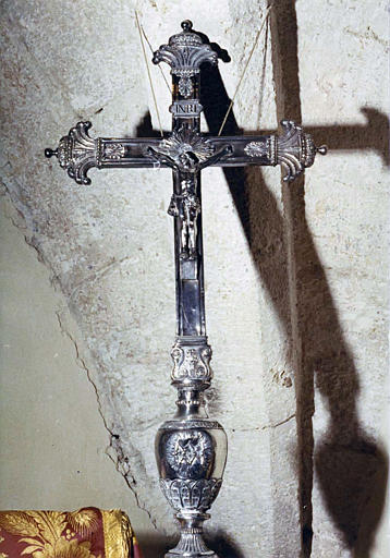 Croix de procession en argent, aux branches terminées par des couronnes et à décor de palmettes - © Ministère de la Culture (France), Médiathèque du patrimoine et de la photographie (objets mobiliers), tous droits réservés