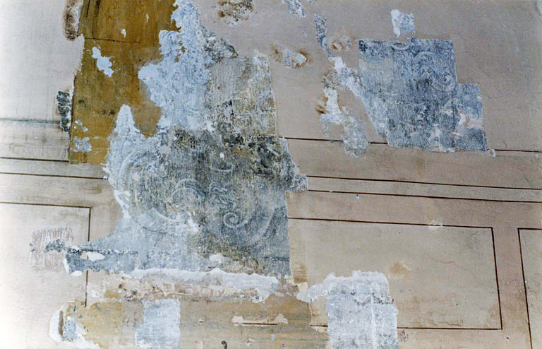Peinture monumentale : fragment de décor d'enroulements et de cartouche