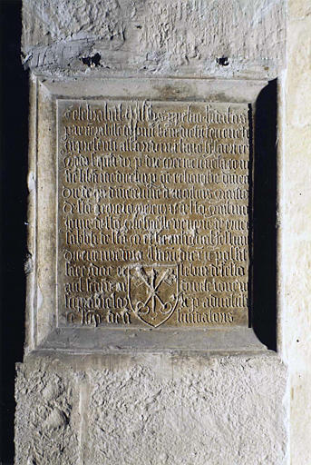 Plaque commémorative de Benoît Thévenet, pierre gravée d'une inscription et d'armoiries, 1491 - © Ministère de la Culture (France), Médiathèque du patrimoine et de la photographie (objets mobiliers), tous droits réservés