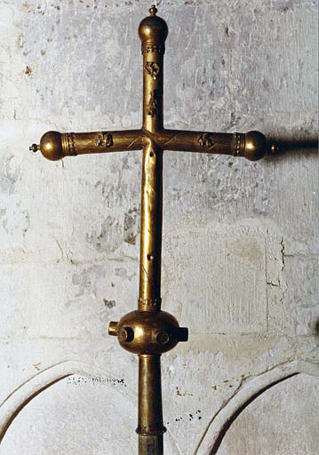 Croix de procession en cuivre doré, ornée de petits reliefs rapportés représentant le Tétramorphe (revers)