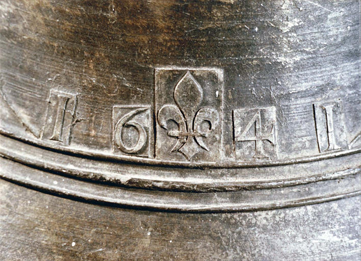 Cloche en bronze datée de 1641, détail de l'inscription donnant la date