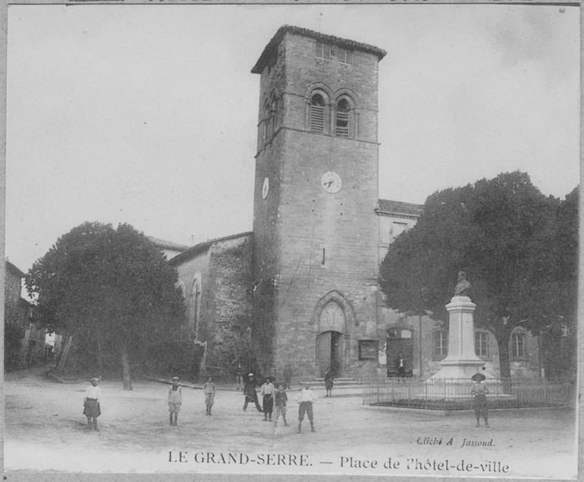 Eglise paroissiale : Façade occidentale, vue générale