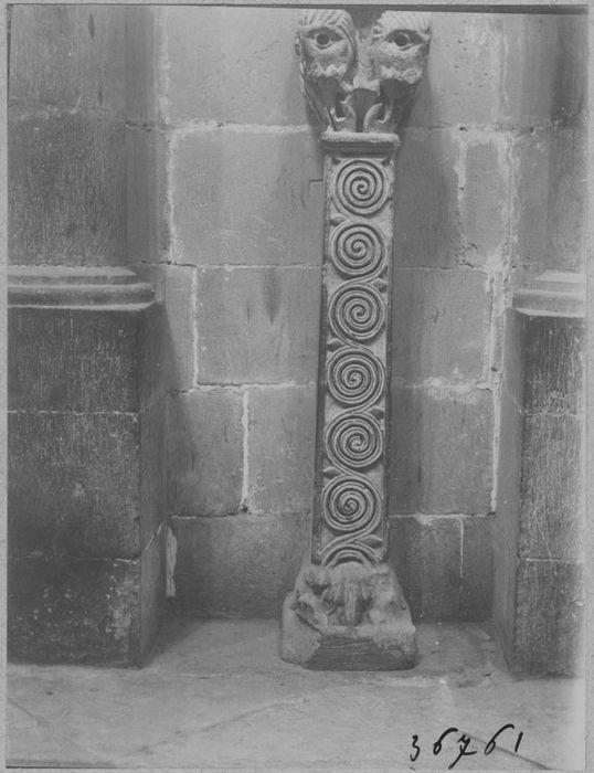 colonnette, chapiteau - © Ministère de la Culture (France), Médiathèque du patrimoine et de la photographie, diffusion RMN-GP