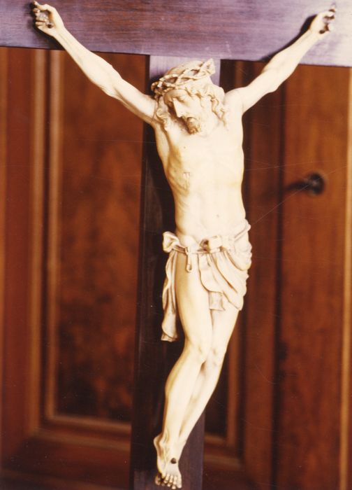 Statue : Christ en croix