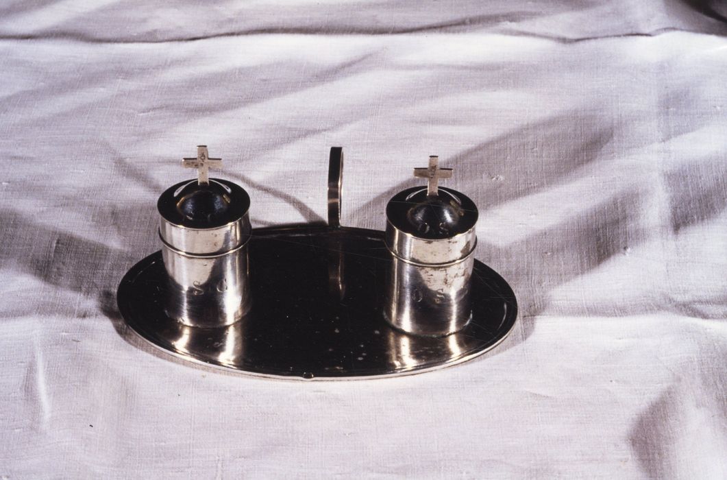 ampoules à saint chrême - © Ministère de la Culture (France), Médiathèque du patrimoine et de la photographie, diffusion GrandPalaisRmn Photo