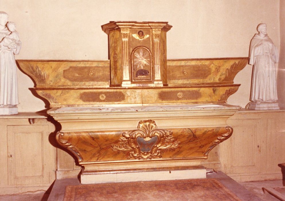 autel, gradin et tabernacle de la deuxième chapelle latérale sud - © Ministère de la Culture (France), Médiathèque du patrimoine et de la photographie, diffusion GrandPalaisRmn Photo
