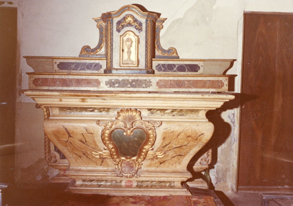 autel, gradin et tabernacle de la deuxième chapelle latérale nord - © Ministère de la Culture (France), Médiathèque du patrimoine et de la photographie, diffusion GrandPalaisRmn Photo