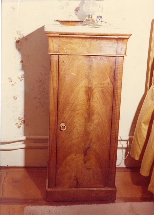 table de nuit de la chambre du préfet - © Ministère de la Culture (France), Médiathèque du patrimoine et de la photographie, diffusion GrandPalaisRmn Photo