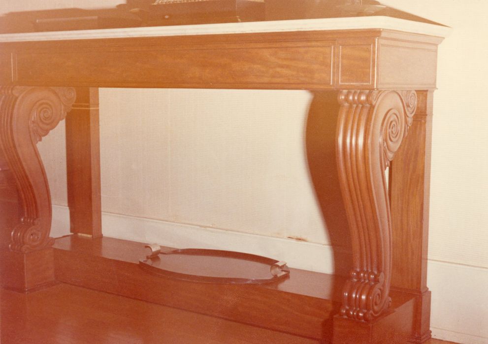 table de décharge (desserte) de la salle à manger - © Ministère de la Culture (France), Médiathèque du patrimoine et de la photographie, diffusion GrandPalaisRmn Photo