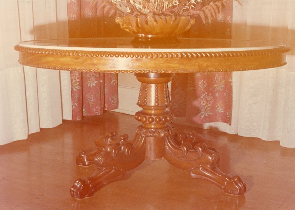 table (guéridon) de la salle à manger - © Ministère de la Culture (France), Médiathèque du patrimoine et de la photographie, diffusion GrandPalaisRmn Photo