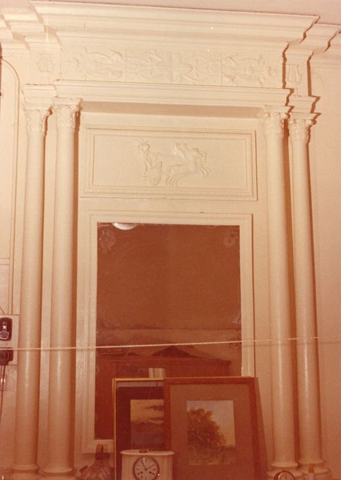 cheminée et trumeau de la lingerie - © Ministère de la Culture (France), Médiathèque du patrimoine et de la photographie, diffusion GrandPalaisRmn Photo