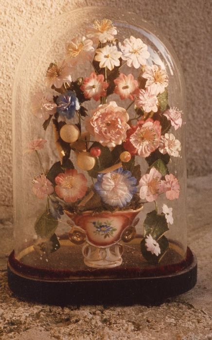 bouquet sous globe - © Ministère de la Culture (France), Médiathèque du patrimoine et de la photographie, diffusion GrandPalaisRmn Photo