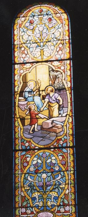 Dix verrières de la nef et du transept : Sainte Famille à l'atelier, Christ et Samaritaine, Tentations de saint Antoine, Remise du rosaire, Saint Antoine de Padoue, Mort de saint Joseph, Charité de saint Martin, Mort d'un saint, Apparition de Lourdes et Apparition du Christ à une religieuse