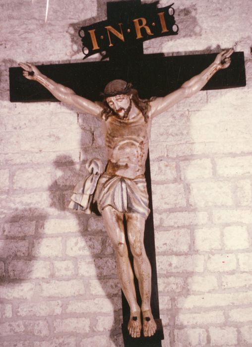 Statue : Christ en croix