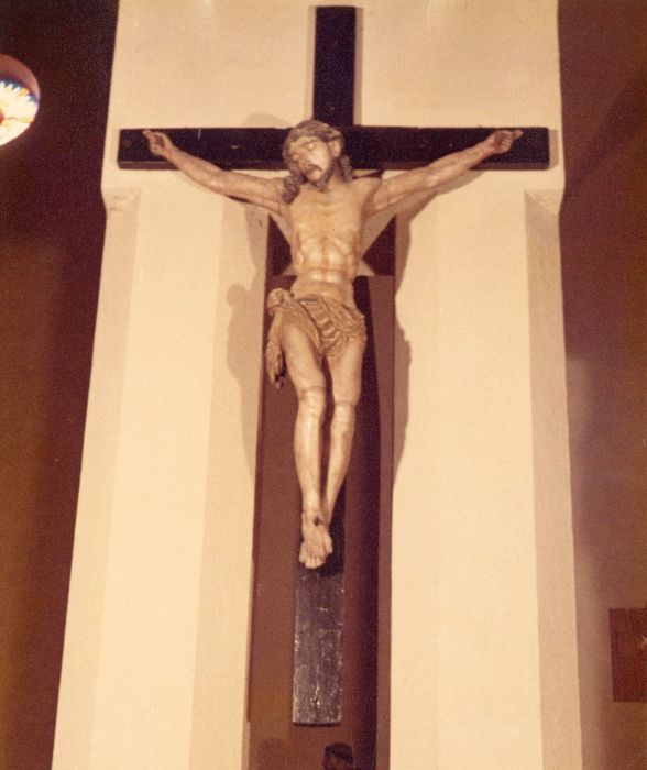 Statue : Christ en croix