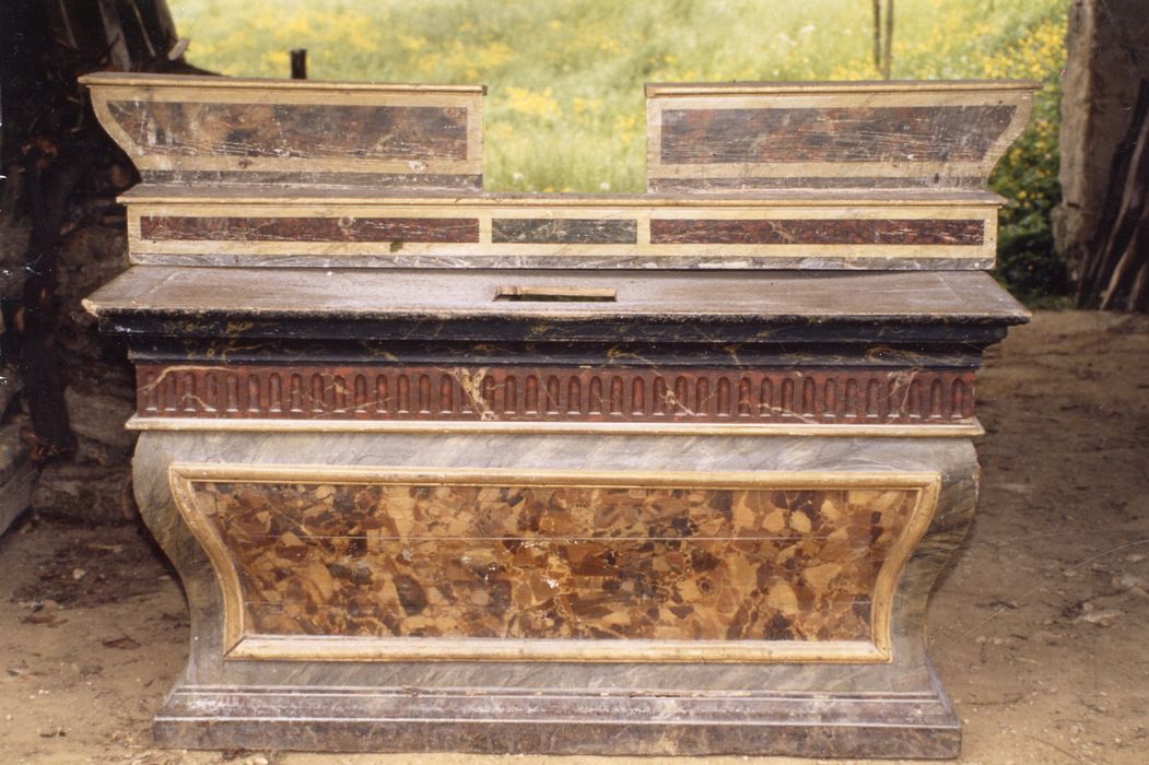 autel de la chapelle latérale sud, gradins d'autel, tabernacle