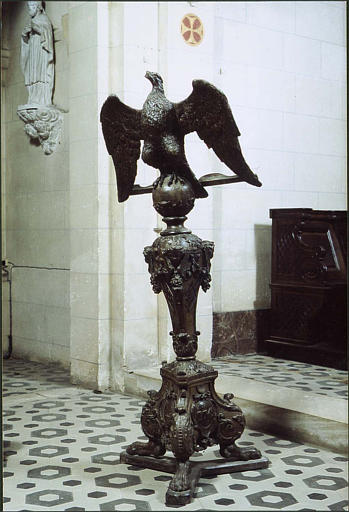 Aigle-lutrin