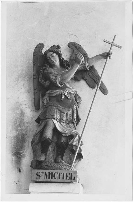 statue : Saint Michel