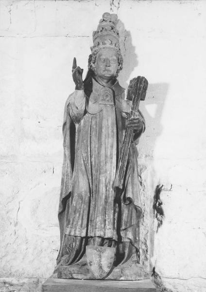 statue : saint Pierre, pape, vue générale