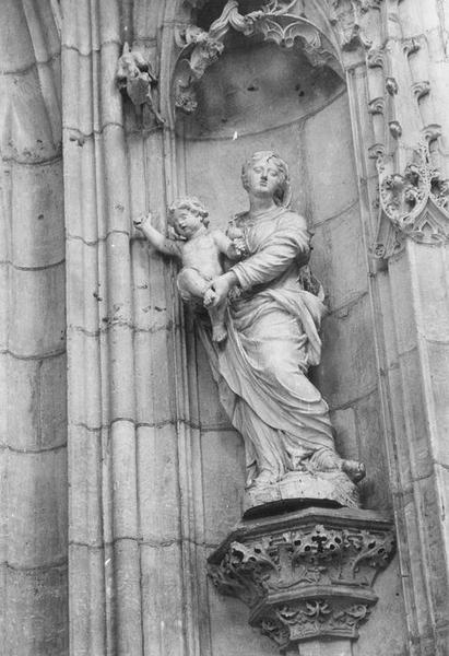 statue : Vierge à l'enfant, vue générale