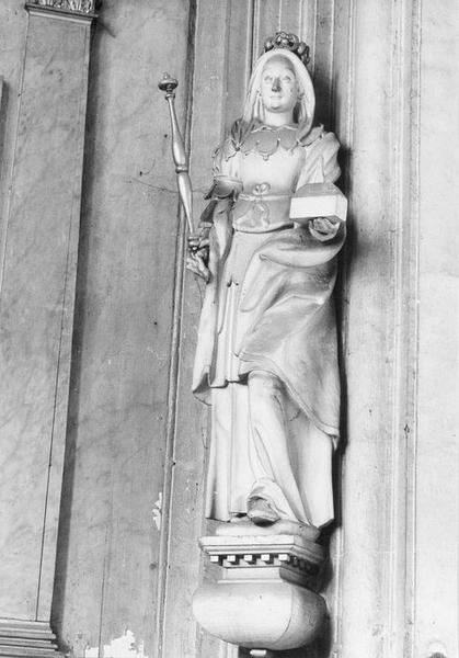 statue : sainte Clotilde, vue générale