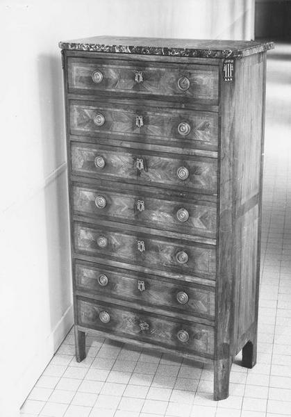 commode (semainier), vue générale - © Ministère de la Culture (France), Médiathèque du patrimoine et de la photographie (objets mobiliers), tous droits réservés