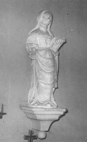 statue : sainte Austreberthe, vue générale - © Ministère de la Culture (France), Médiathèque du patrimoine et de la photographie (objets mobiliers), tous droits réservés