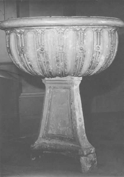 fonts baptismaux, vue générale - © Ministère de la Culture (France), Médiathèque du patrimoine et de la photographie (objets mobiliers), tous droits réservés