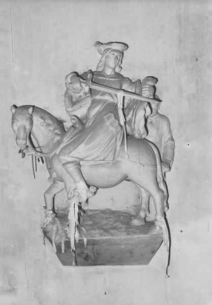 groupe sculpté : la Charité de saint Martin, vue générale