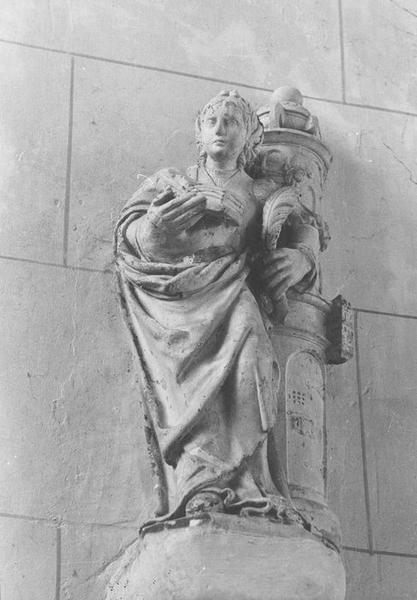 statue : sainte Barbe, vue générale