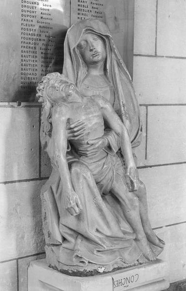 groupe sculpté : Vierge de Pitié, vue générale