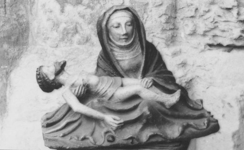 groupe sculpté : Vierge de Pitié, vue générale